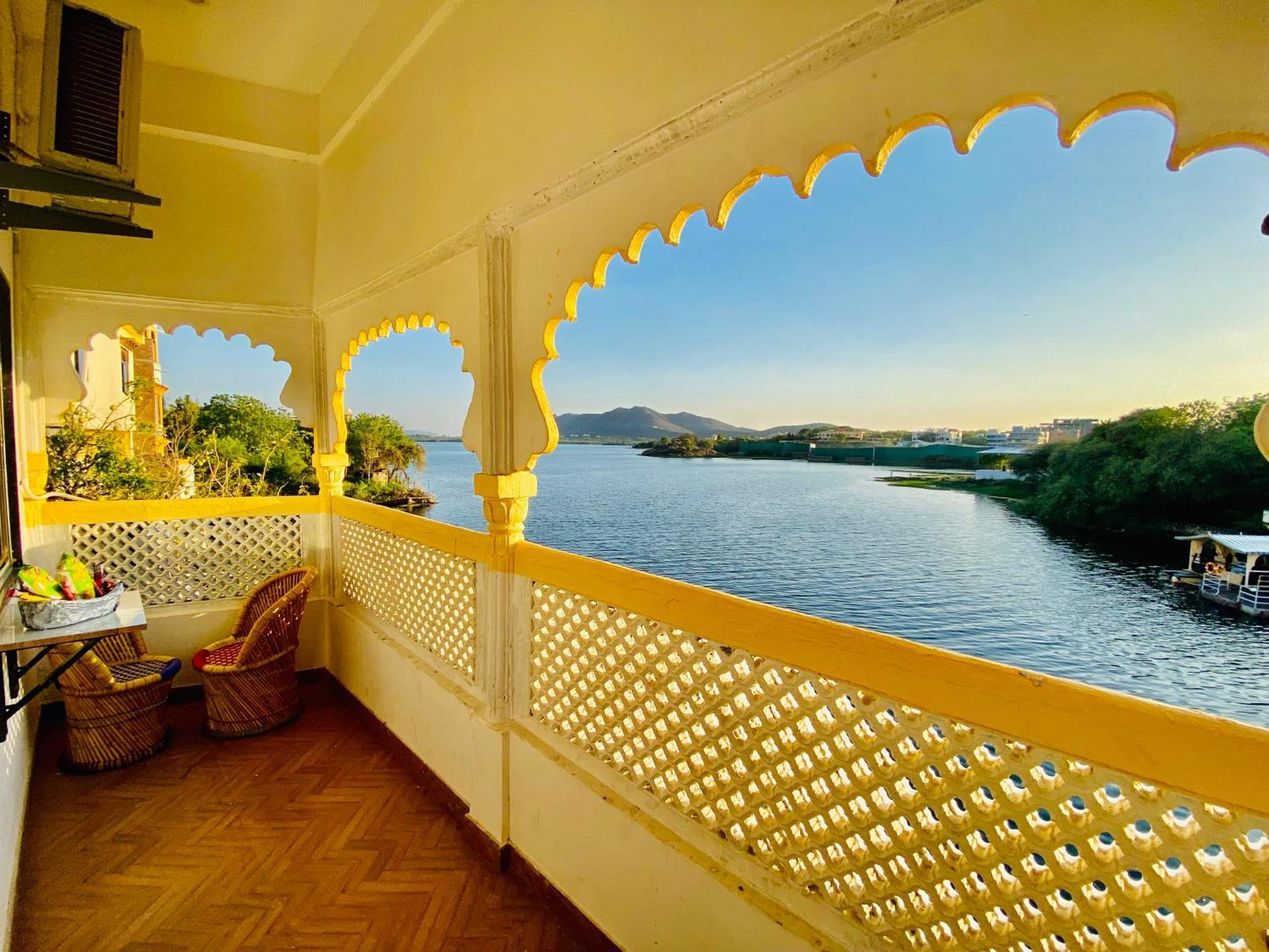 Hotel Vallabh A Lake Facing Balcony 烏代浦 外观 照片